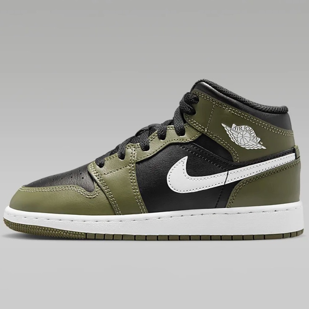 Air Jordan 1 Mid GS in Army Green